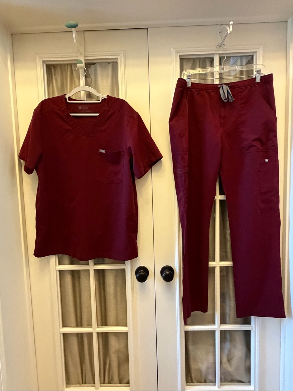 LARGE Burgundy Men’s Figs Scrub Set w/ Chisec Top & Cairo Straight Leg Pants EUC